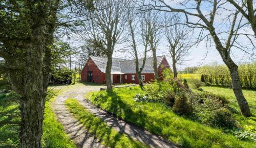 Three-Bedroom Vacation Home 