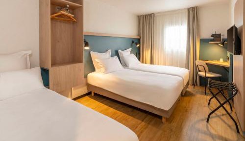 Family Room with One Queen Bed and One Single Bed - Non-Smoking
