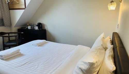 Deluxe Double Room with Shower