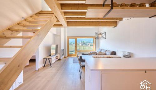 Four-Bedroom Apartment with Balcony 