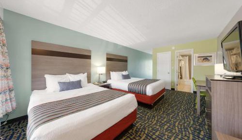 Queen Room with Two Queen Beds and Kitchen - Non-smoking