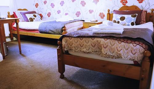 Twin Room with Private Bathroom