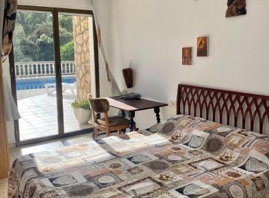Single Room with Shared Bathroom