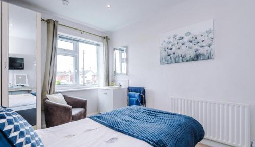 Single Room with Shared Bathroom