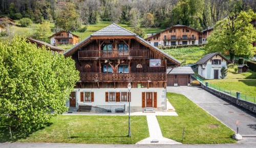 Two-Bedroom Deluxe Apartment with Garden View