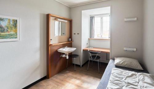 Single Room with Shared Bathroom