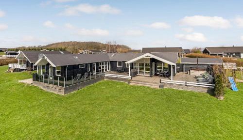 Five-Bedroom Holiday Home