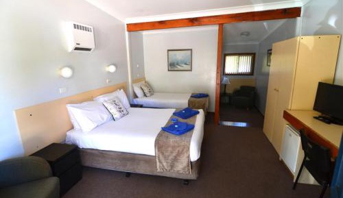 Twin Room with Private Bathroom