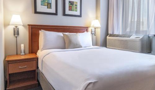 One Queen Suite