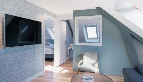 Deluxe Suite with Sea View