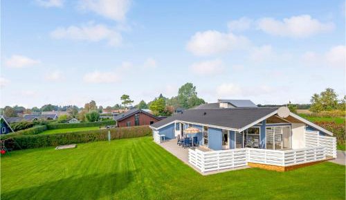 Three-Bedroom Vacation Home 