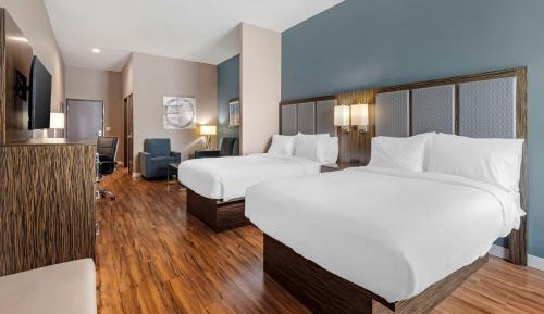 Queen Suite with Two Queen Beds, Sofa Bed and Sitting Area - Non-Smoking
