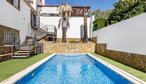 Villa with Garden View