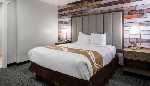 Queen Room - Accessible/Non-Smoking