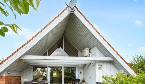 Five-Bedroom Holiday Home