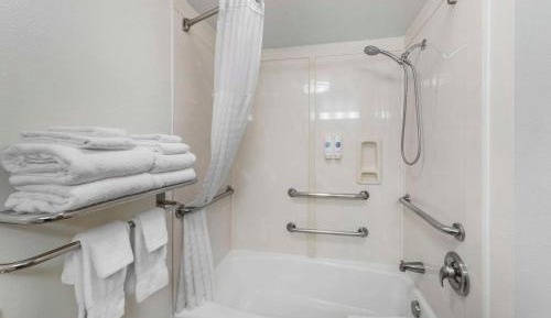 King Suite - Accessible/Non-Smoking
