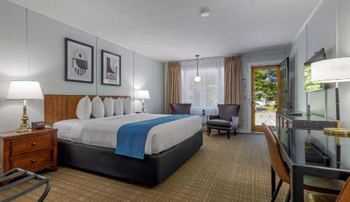 Deluxe King Room (Max 2 People) Building 2