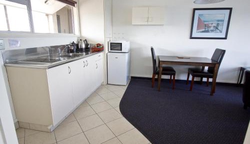 Superior One-Bedroom Apartment with Lake View