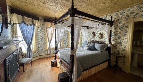 Queen Suite