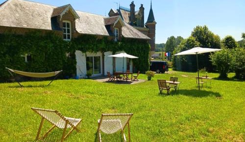 Standard Twin Room with Shared Bathroom