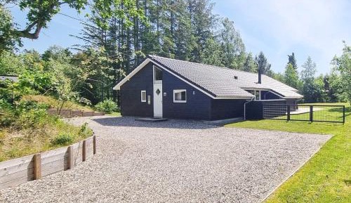 Three-Bedroom Vacation Home 