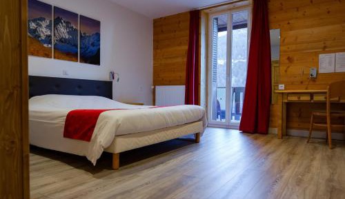 Double or Twin Room with Mountain View
