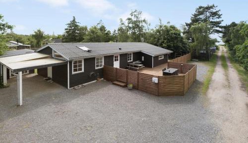 Three-Bedroom Vacation Home 