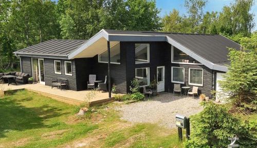 Three-Bedroom Vacation Home 