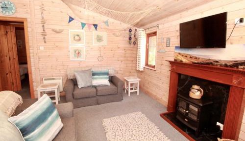 Self-Contained Lodge - King Room + Twin Room - Self Catering - Pet Friendly