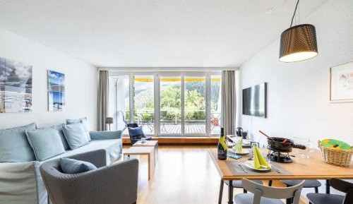 Apartment with Mountain View