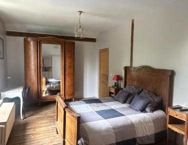 Deluxe Room (2 Adults + 1 Child)