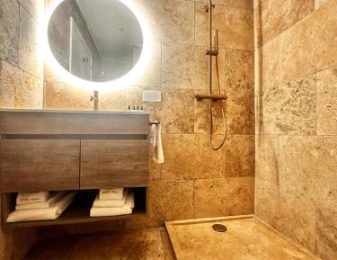 Junior Suite Single with Jacuzzi Breakfast included