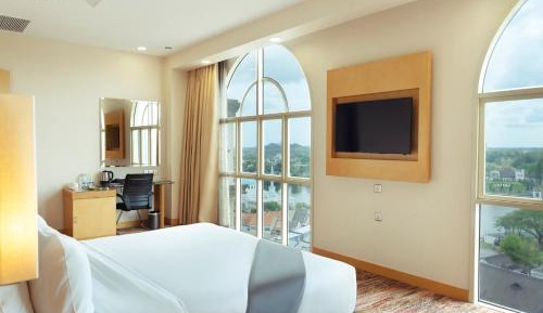 Waterfront Premier 2 Bedroom Suite (River View)