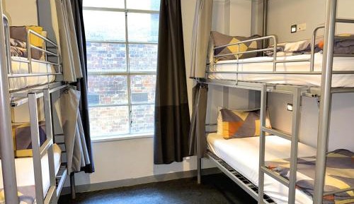 Bed in 4-Bed Mixed Dormitory Room with Shared Bathroom(18-35 years old only)
