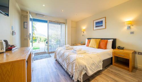 Queen Room with Garden View