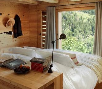 Chalet (10 Adults)