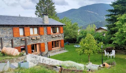 Deluxe Two-Bedroom Apartment with Garden View
