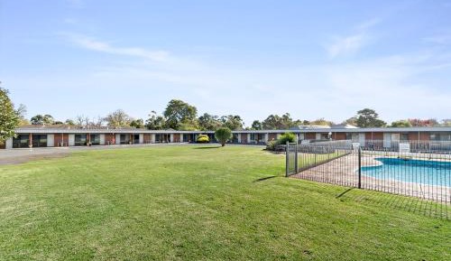 Queen Room with Pool View