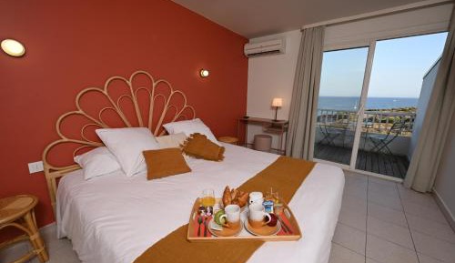 Double room with panoramic sea view terrace 3rd floor (King-size bed or Twins)