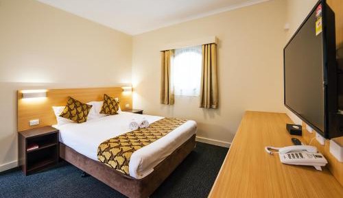 Queen Room with Spa Bath