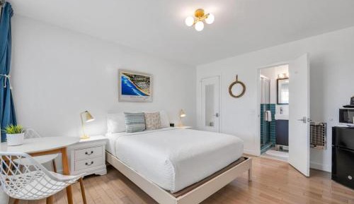 Standard Queen Room