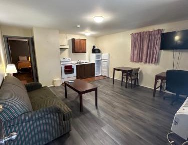 Deluxe Queen Suite