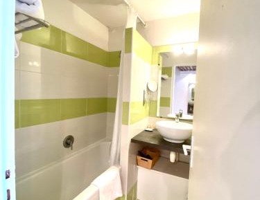 Classic double room (king-size Bed or twins) with balcony and street view