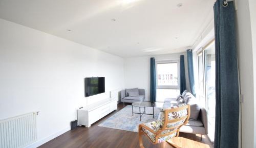 Three-Bedroom Apartment with Balcony