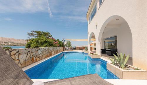 Six-Bedroom Holiday Home