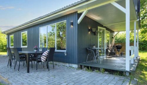 Three-Bedroom Vacation Home 