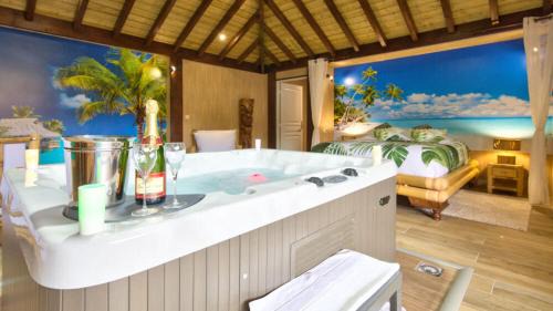 Suite with Hot Tub