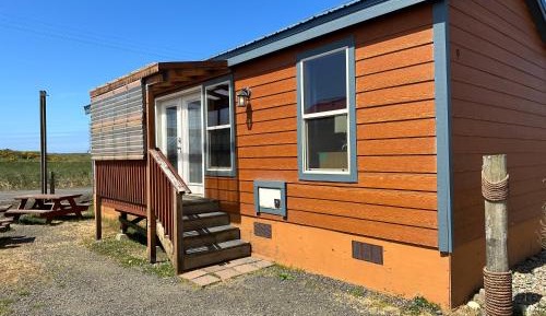 Two Bedroom Cabin with Kitchen
