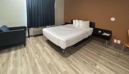 Queen Suite - Non-Smoking