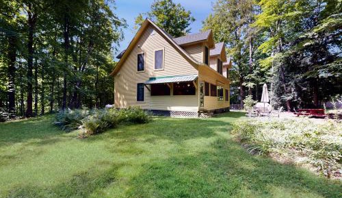 Five Bedroom Holiday Home